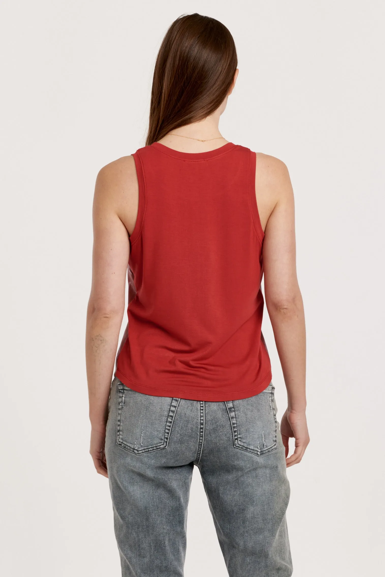 CARMELA PLEATHER TANK W/ CURVED HEM & CONTRAST BACK POMEGRANATE