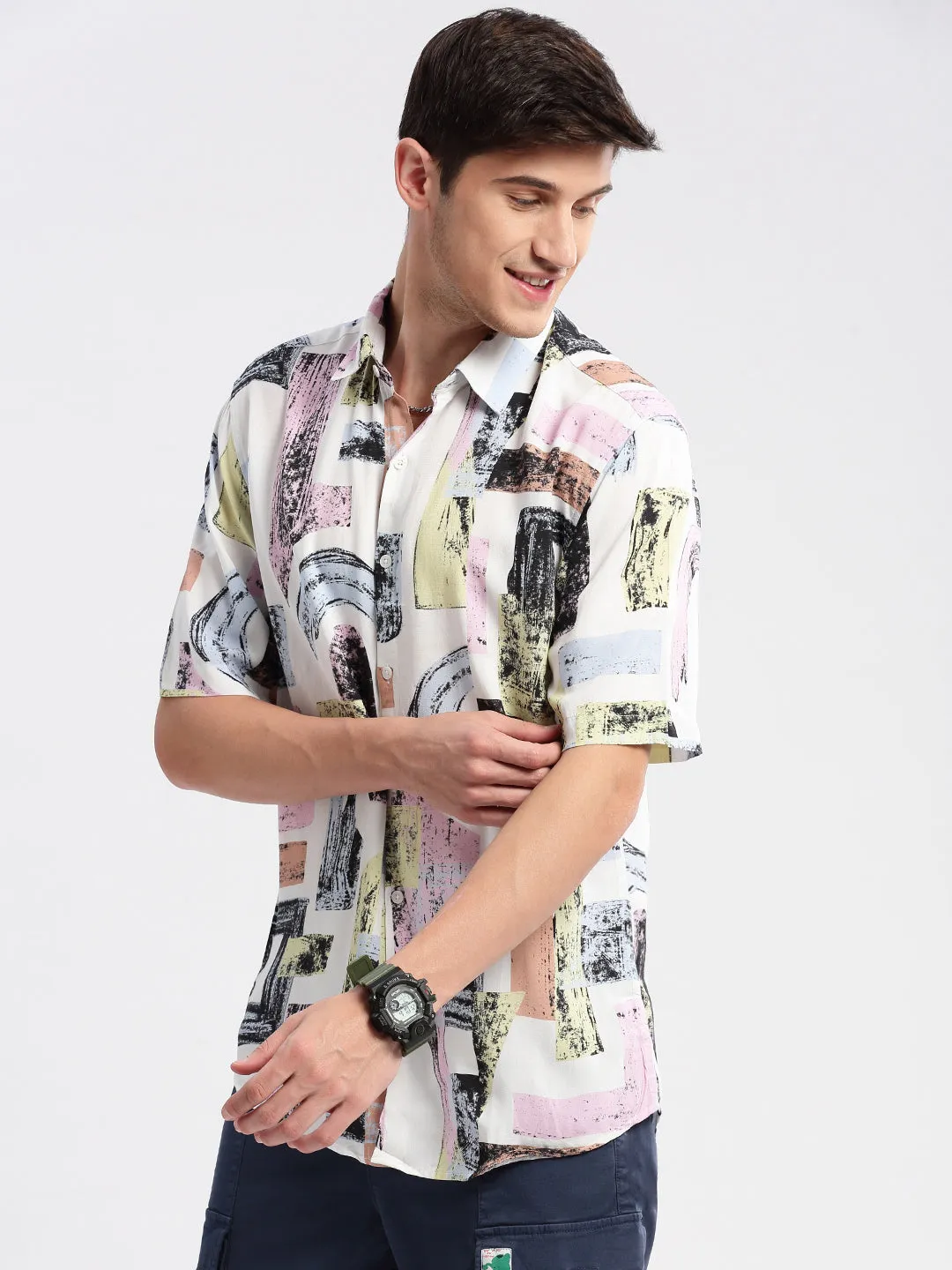 Men Off White Standard Slim Fit Geometric Printed Cotton Casual Shirt