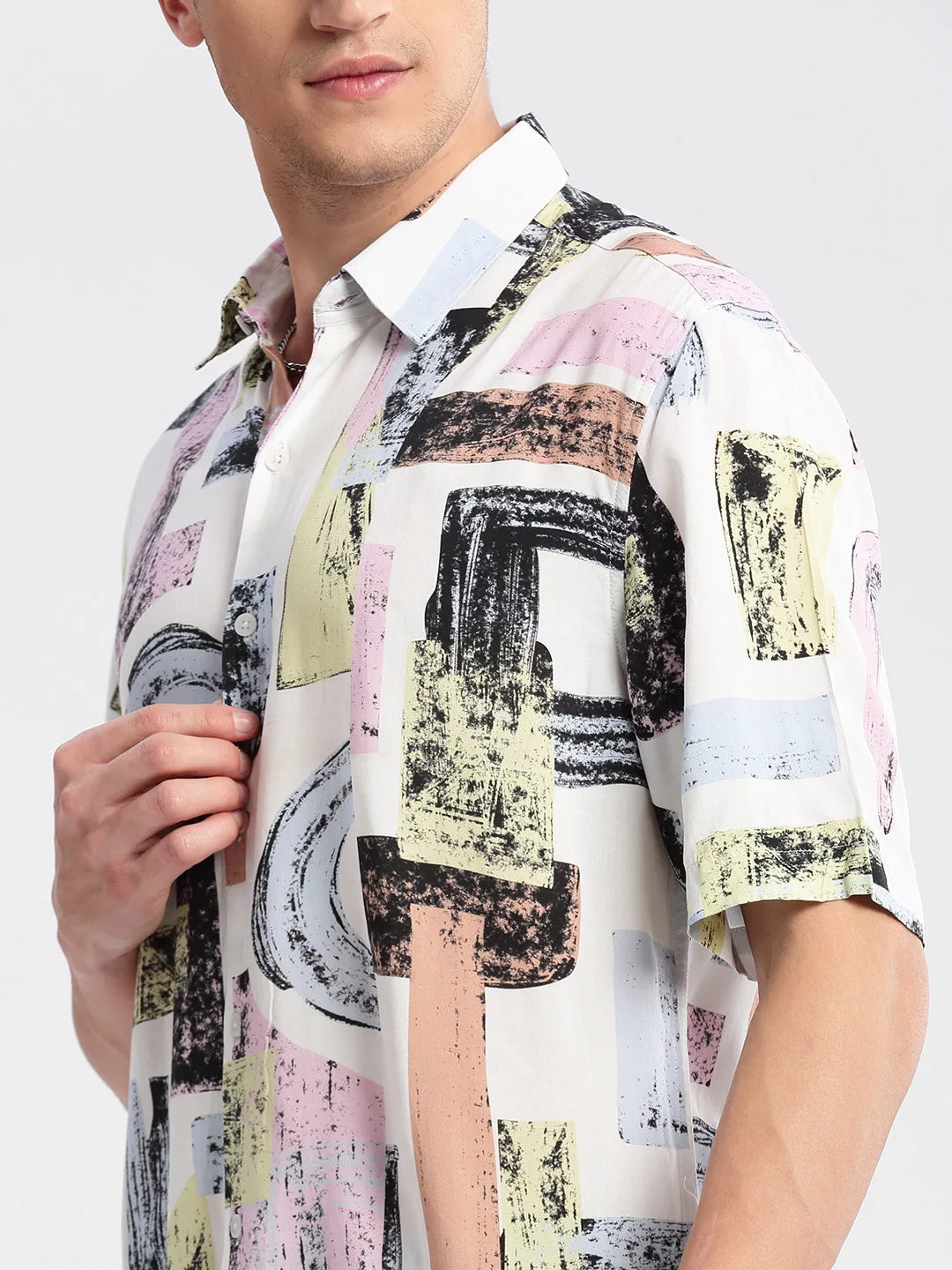 Men Off White Standard Slim Fit Geometric Printed Cotton Casual Shirt