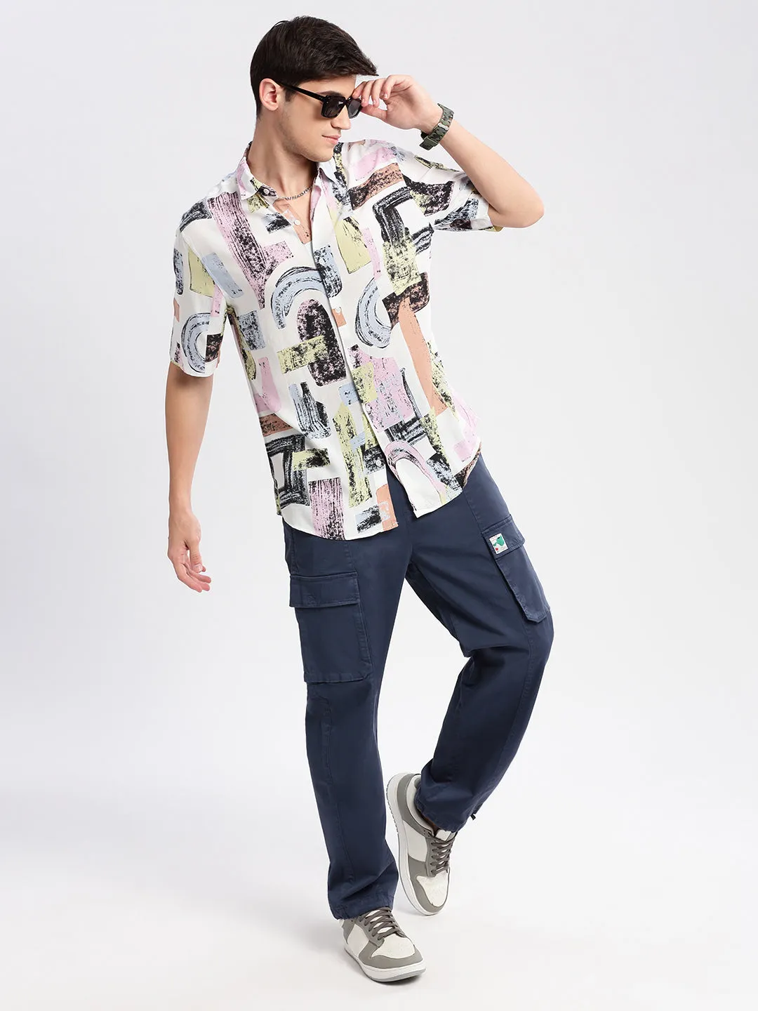Men Off White Standard Slim Fit Geometric Printed Cotton Casual Shirt