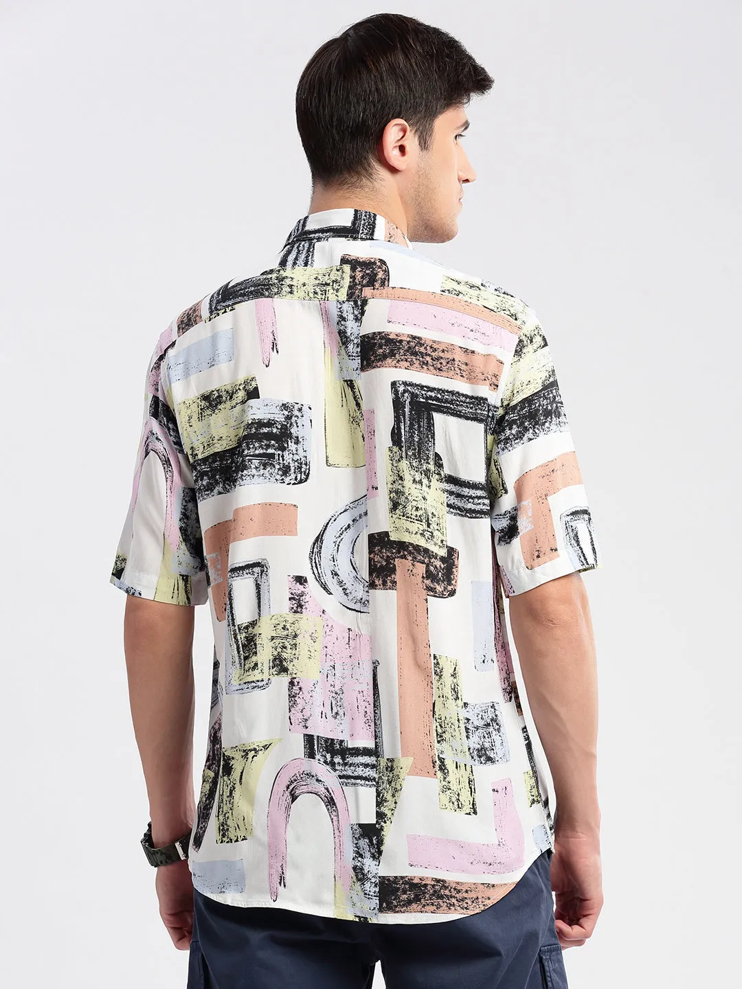 Men Off White Standard Slim Fit Geometric Printed Cotton Casual Shirt