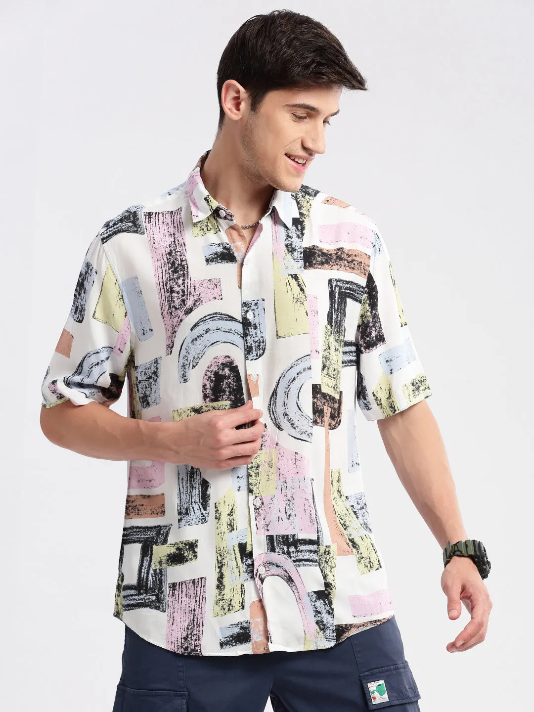 Men Off White Standard Slim Fit Geometric Printed Cotton Casual Shirt