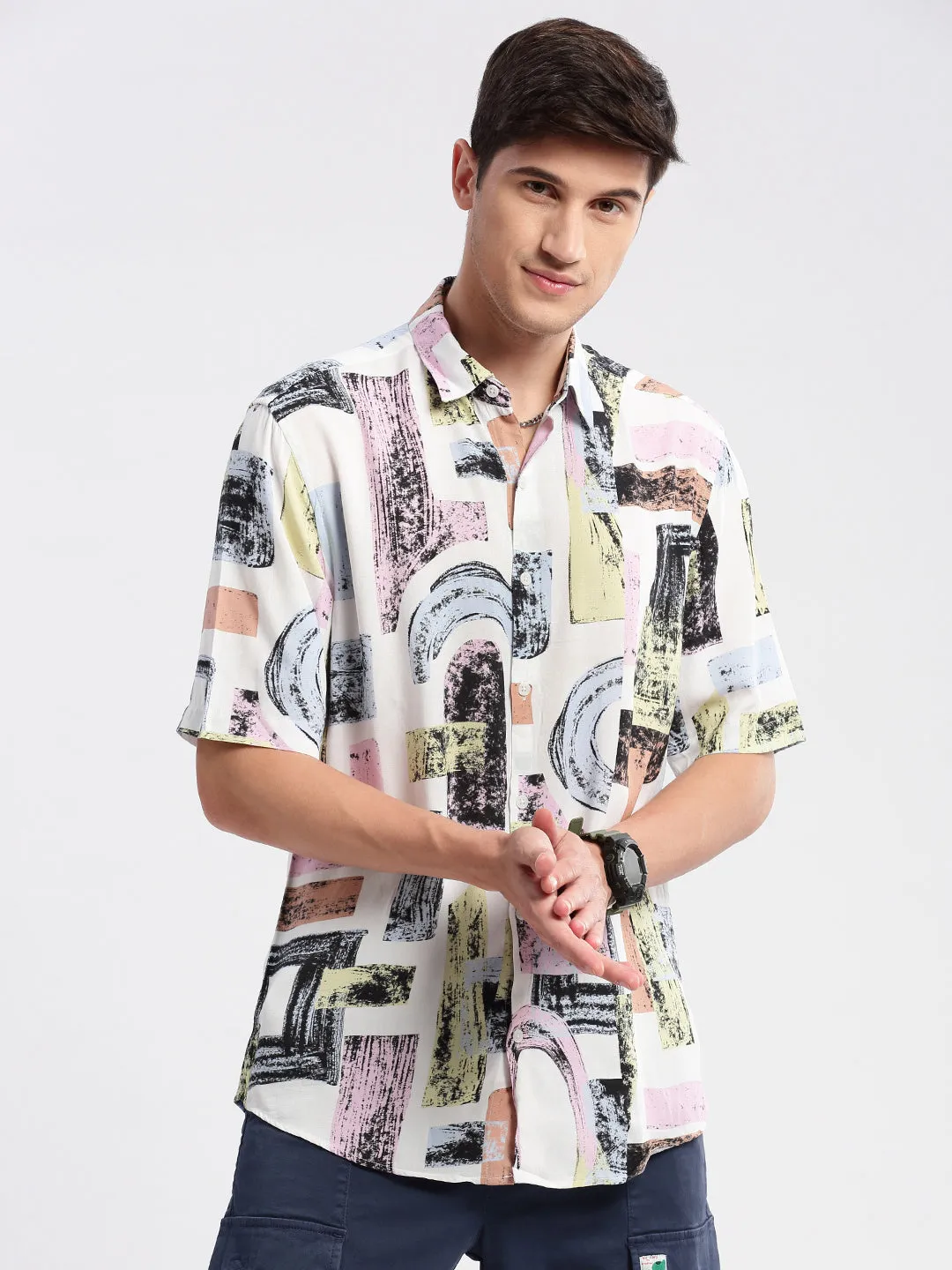 Men Off White Standard Slim Fit Geometric Printed Cotton Casual Shirt