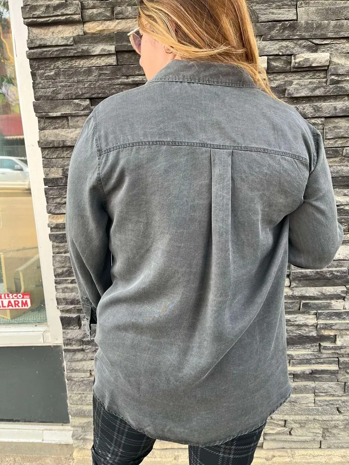 TOP - GREY BUTTON-UP SHIRT